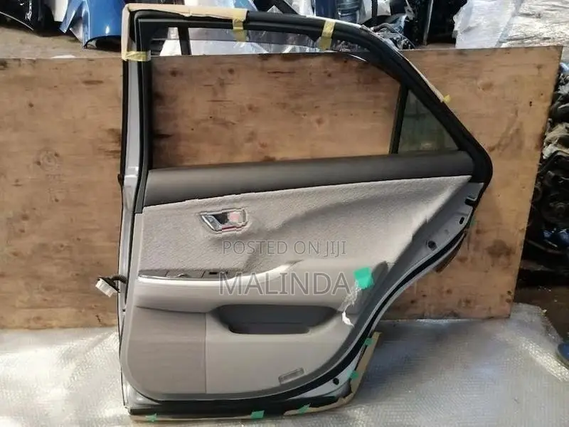 Toyota Crown (GWS204) RH Rear Door - Reconditioned