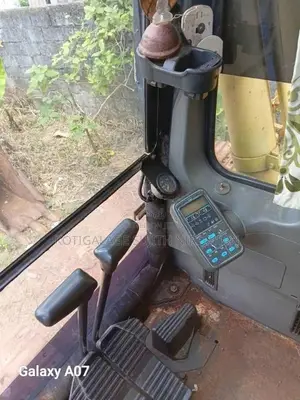 Komatsu PC120-6 2004 Heavy-Duty (Used)