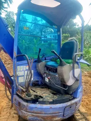 Komatsu 28 Uu 2016 Heavy-Duty (Used)