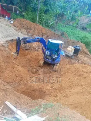 Komatsu 28 Uu 2016 Heavy-Duty (Used)