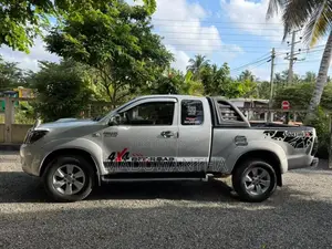 Toyota Hilux 2005 Pickup (Used)