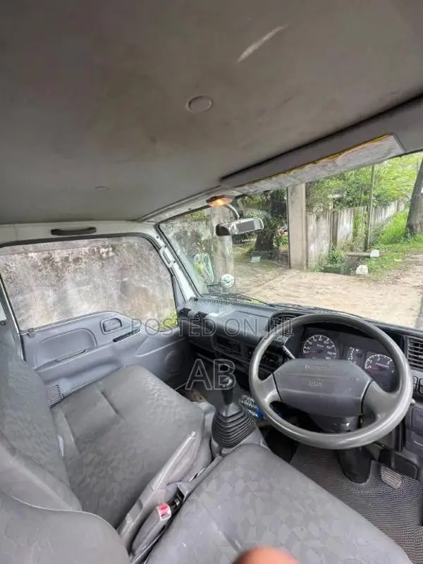 Isuzu NKR 81 2004 Lorry (Used)
