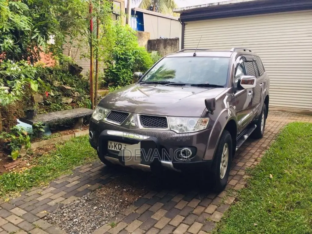 Mitsubishi MONTERO SPORT 2011 SUV (Used)