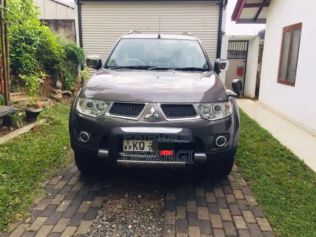 Mitsubishi MONTERO SPORT 2011 SUV (Used)