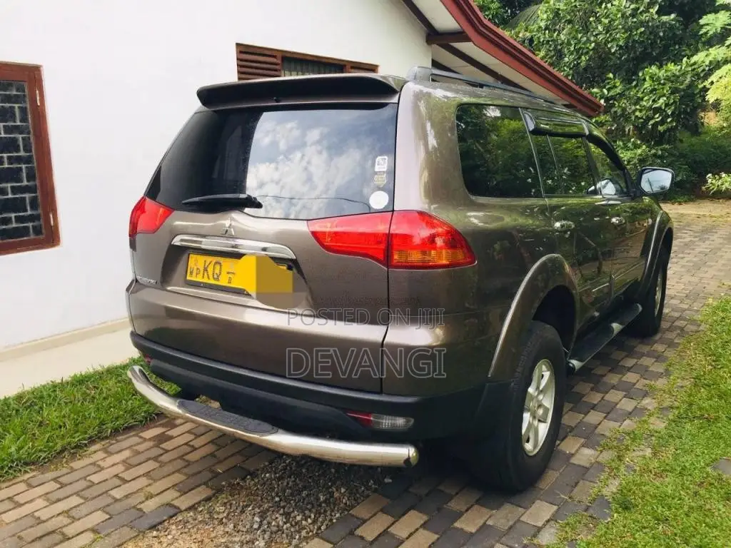 Mitsubishi MONTERO SPORT 2011 SUV (Used)