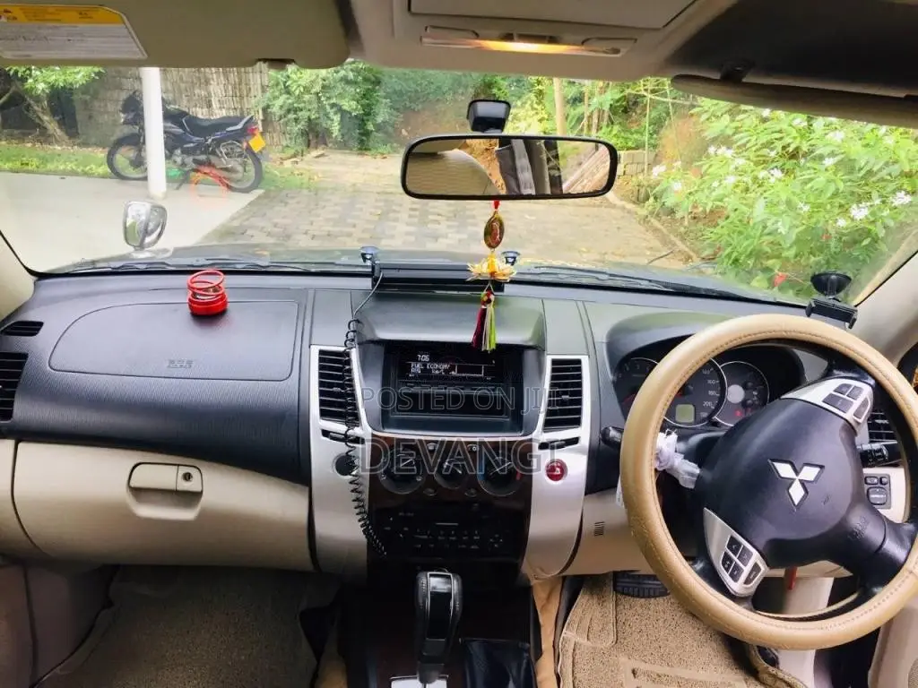 Mitsubishi MONTERO SPORT 2011 SUV (Used)