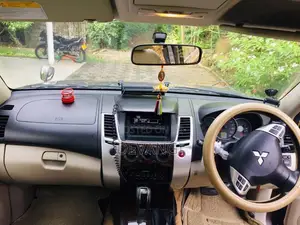 Mitsubishi MONTERO SPORT 2011 SUV (Used)