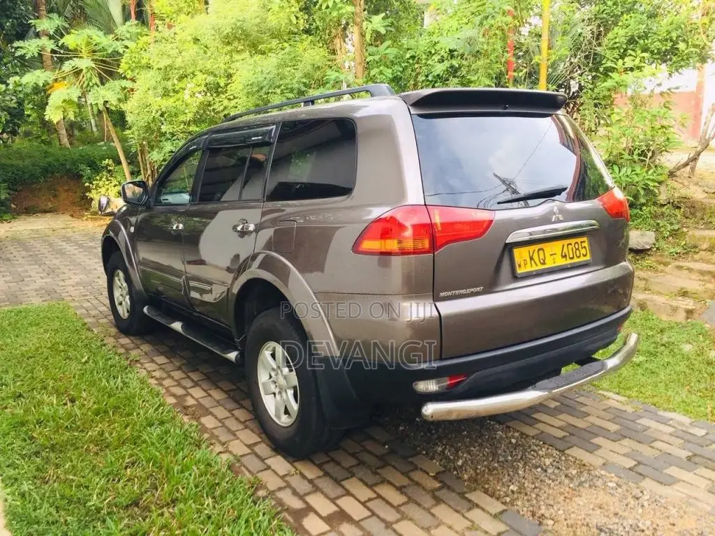 Mitsubishi MONTERO SPORT 2011 SUV (Used)
