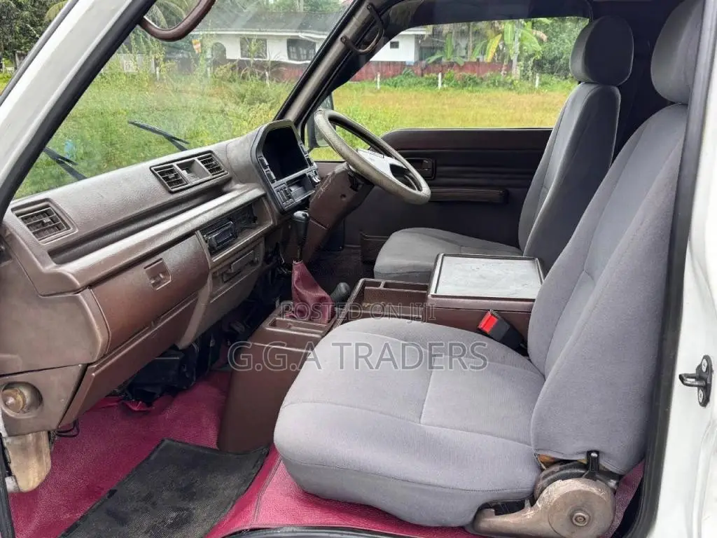 Isuzu Fargo 1993 Van (Used)