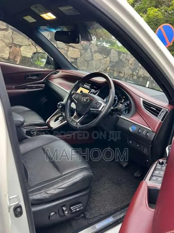 Toyota Harrier Premium 2014 SUV (Used)