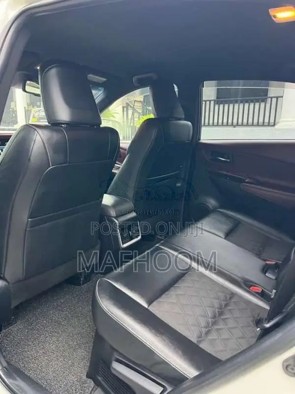 Toyota Harrier Premium 2014 SUV (Used)