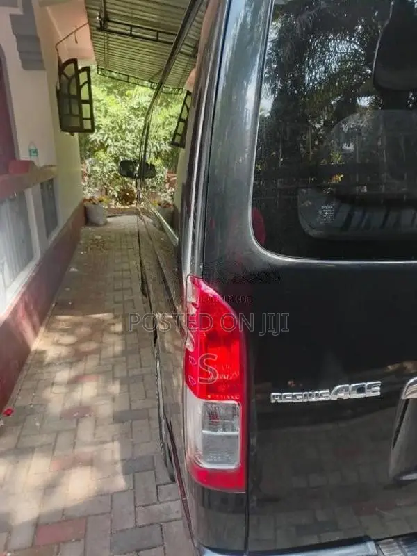 Toyota KDH 200 Super GL 2007 Van (Used)