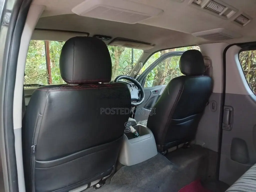 Toyota KDH 200 Super GL 2007 Van (Used)