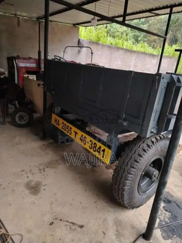 Massey-Ferguson 240 1999 Tractor (Used)