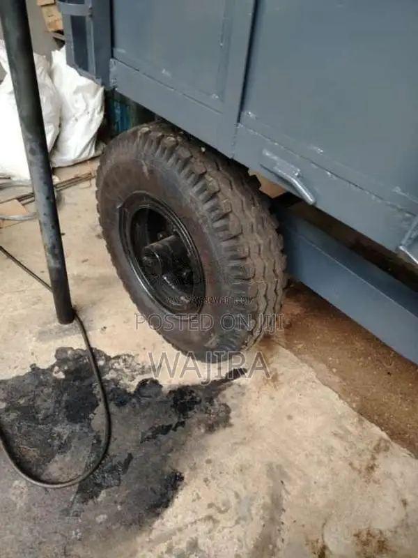 Massey-Ferguson 240 1999 Tractor (Used)