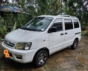 Toyota Noah 2002 Van (Used)