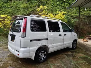 Toyota Noah 2002 Van (Used)