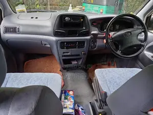 Toyota Noah 2002 Van (Used)