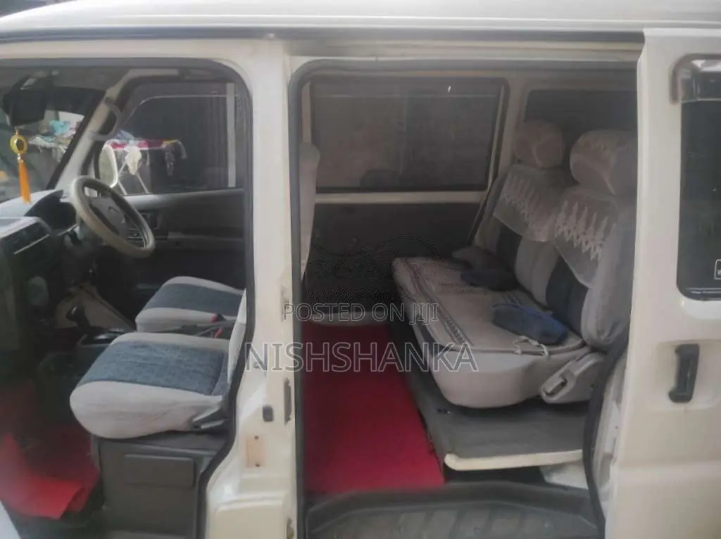 Mitsubishi U61 MiniCab 2011 Van (Used)