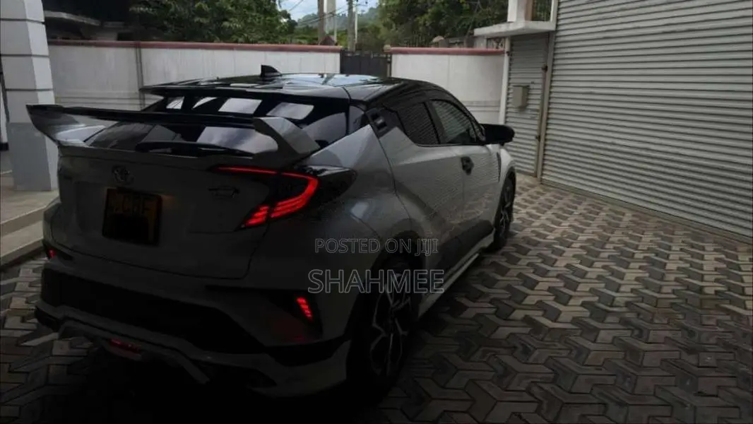 Toyota CHR 2018 SUV (Used)