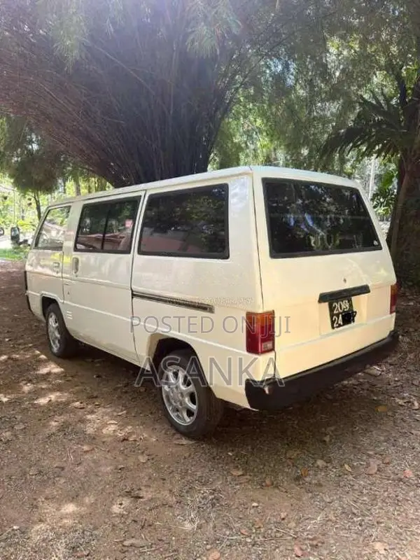 Mitsubishi L300 1987 Van (Used)