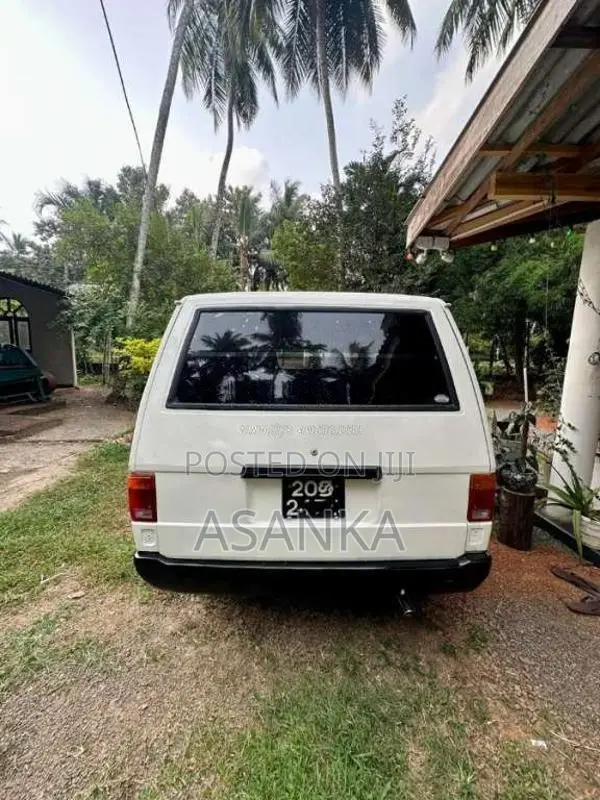 Mitsubishi L300 1987 Van (Used)