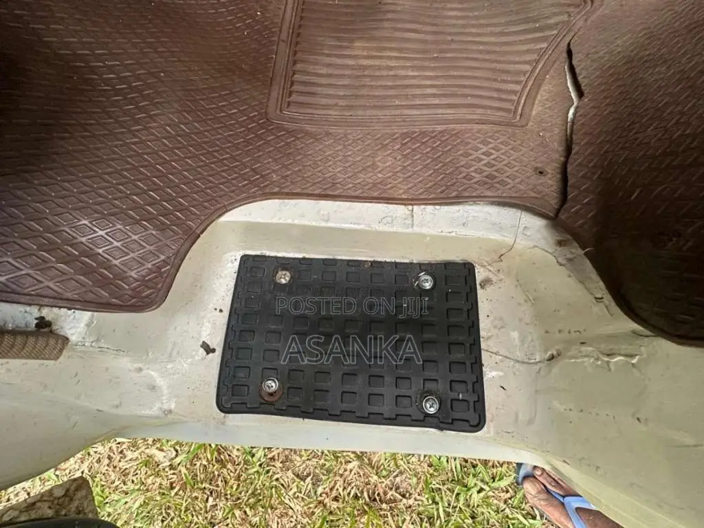 Mitsubishi L300 1987 Van (Used)