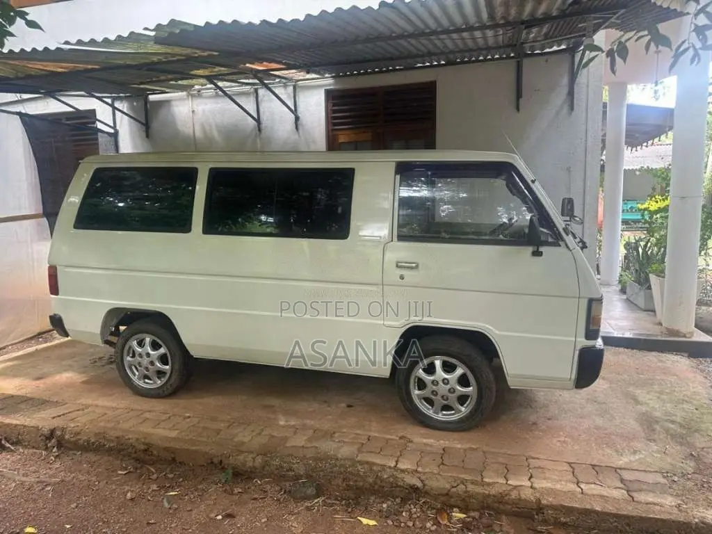 Mitsubishi L300 1987 Van (Used)