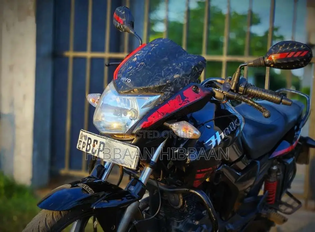 Hero Hunk 2015 Motorbike (Used)