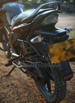 Hero Hunk 2015 Motorbike (Used)