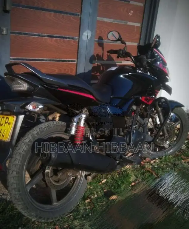 Hero Hunk 2015 Motorbike (Used)