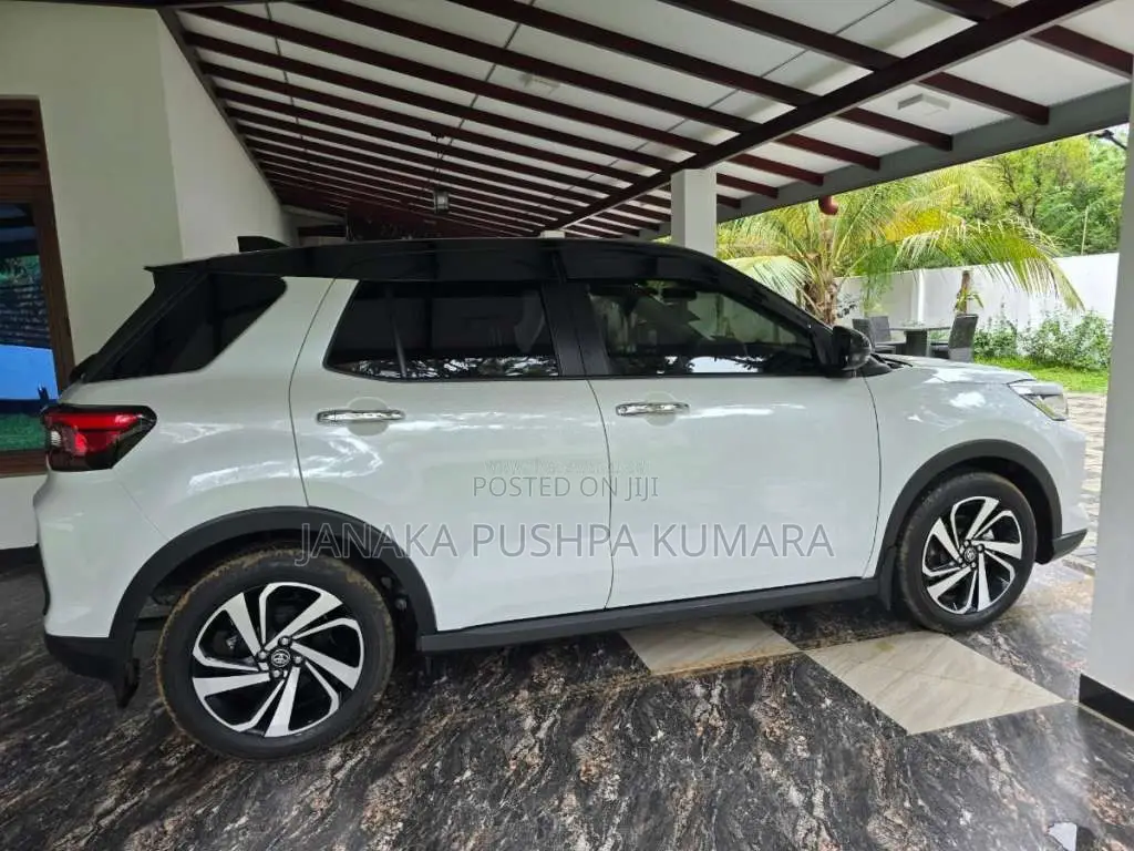Toyota Raize 2025 SUV (Used)