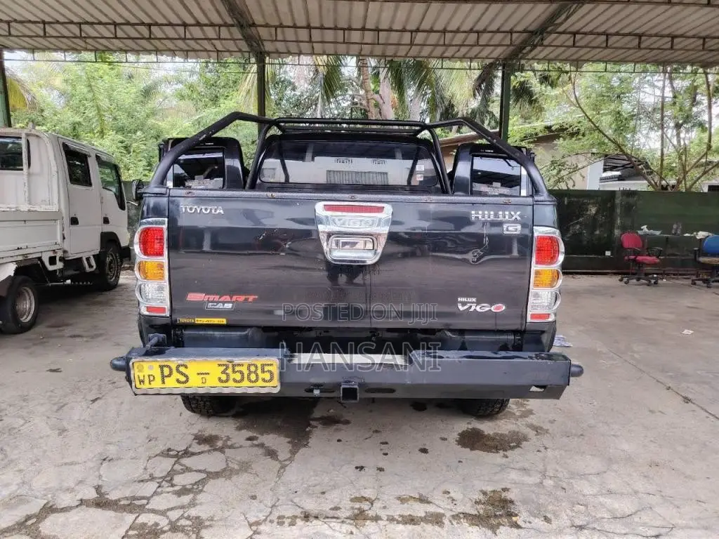 Toyota Hilux Smart 2010 Pickup (Used)