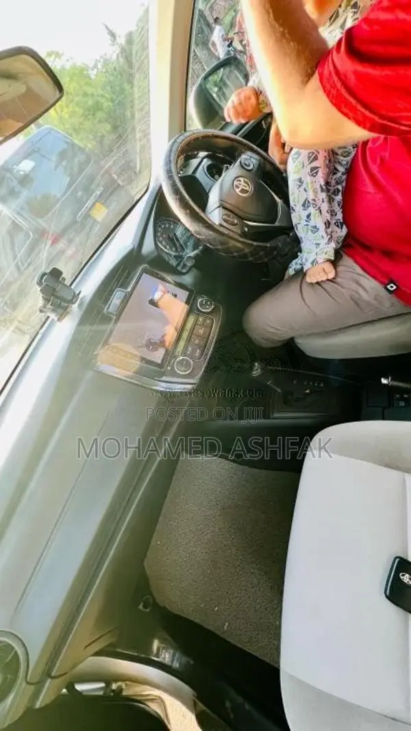 Toyota Axio 2016 Car (Used)