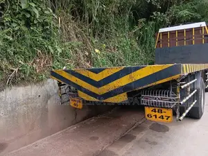 Ashok-Leyland Comet Super 1996 Lorry (Used)