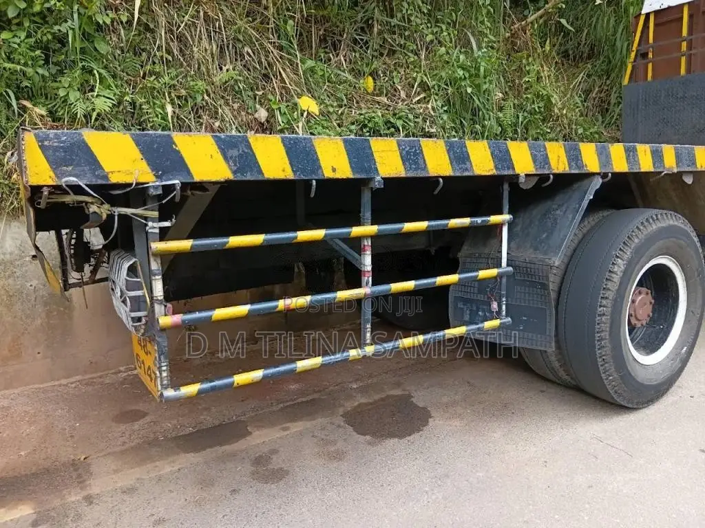 Ashok-Leyland Comet Super 1996 Lorry (Used)