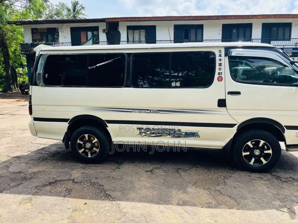 Toyota Dolphin 113 1990 Van (Used)