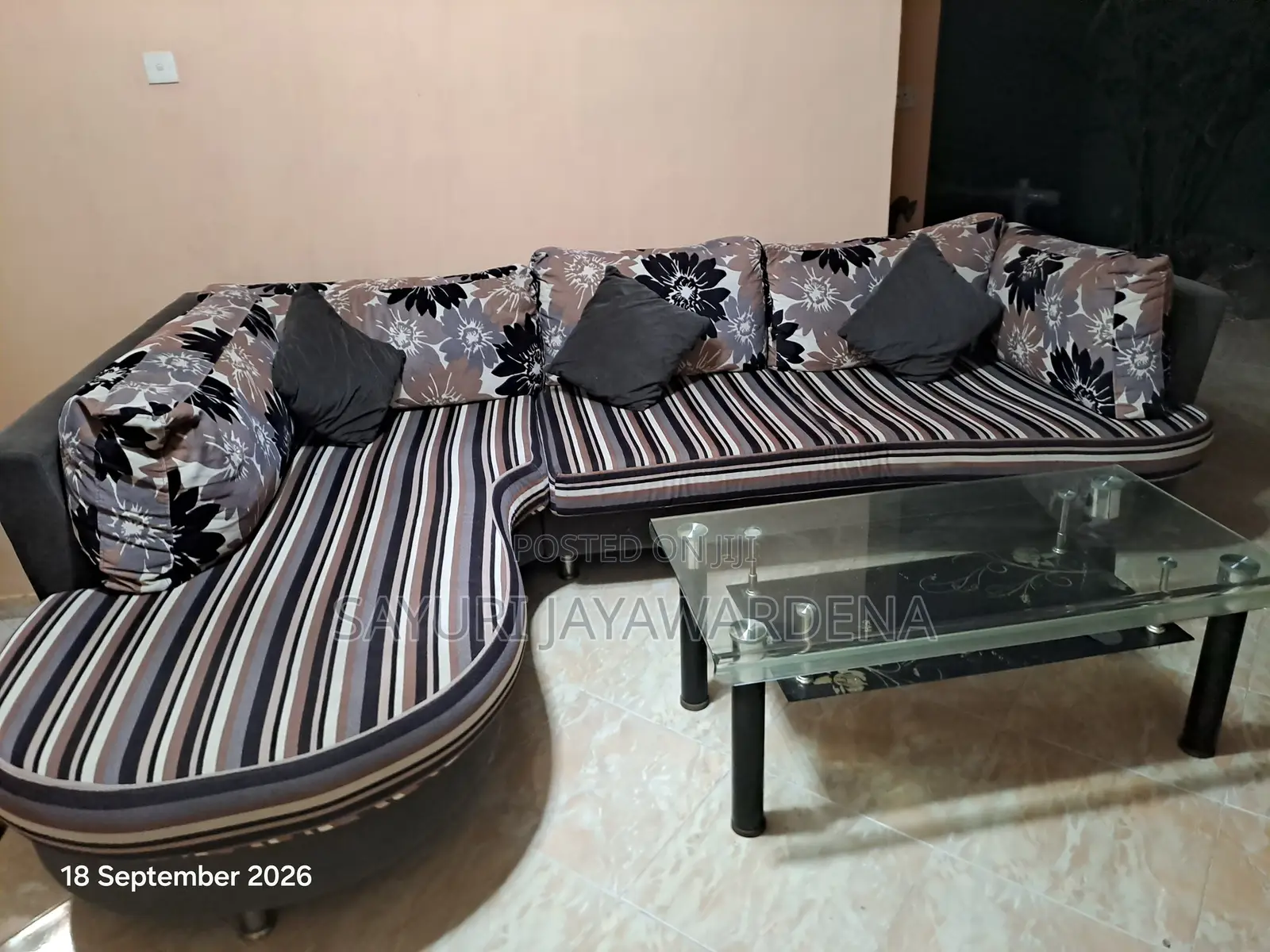 Damro Sofa for Sell With the Glass Stool