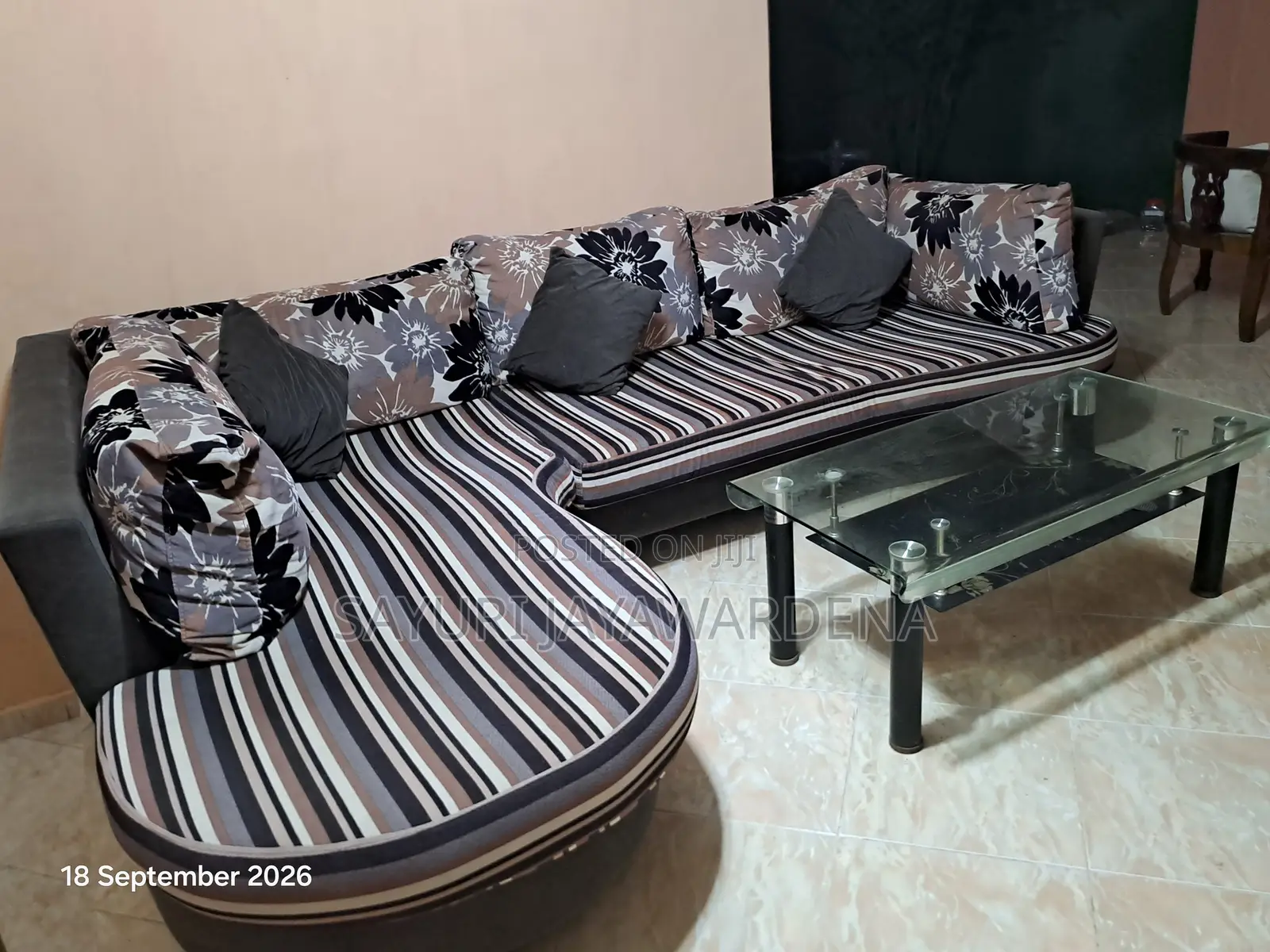 Damro Sofa for Sell With the Glass Stool