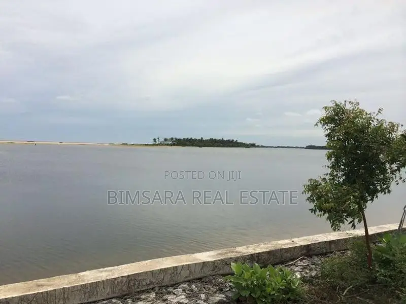 LAND & PENINSULAR ON THE EAST COAST WITH PRISTINE SEA-FRONT | LC 1711