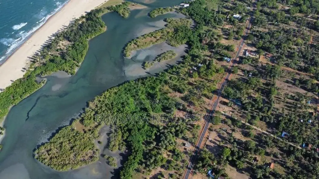 LAND & PENINSULAR ON THE EAST COAST WITH PRISTINE SEA-FRONT | LC 1711