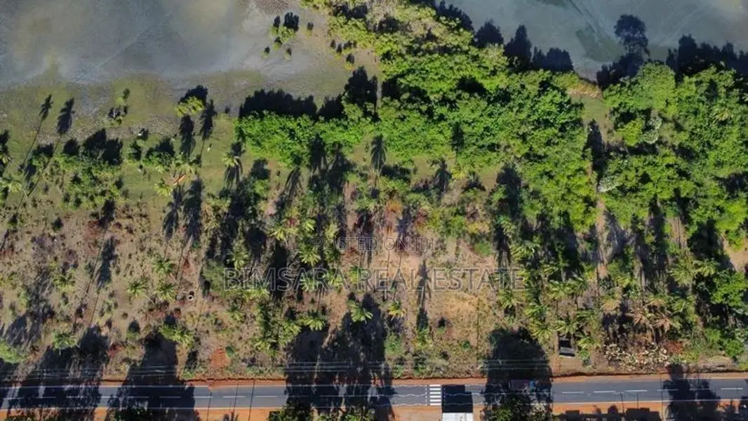 LAND & PENINSULAR ON THE EAST COAST WITH PRISTINE SEA-FRONT | LC 1711
