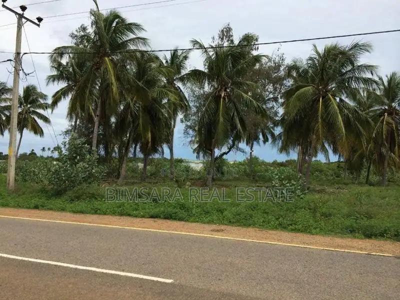 LAND & PENINSULAR ON THE EAST COAST WITH PRISTINE SEA-FRONT | LC 1711