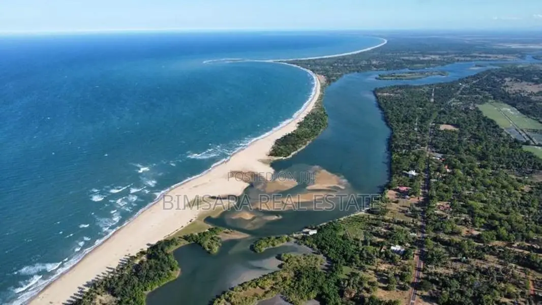 LAND & PENINSULAR ON THE EAST COAST WITH PRISTINE SEA-FRONT | LC 1711