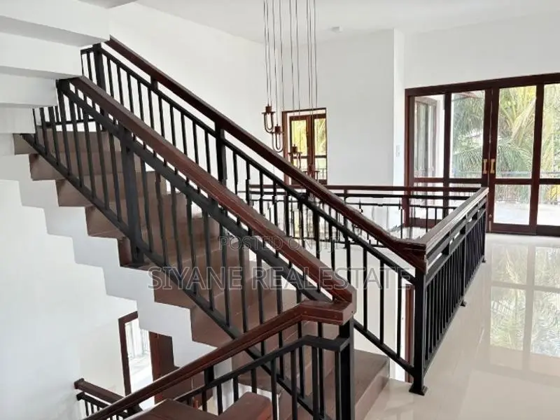 Modern Beautiful Luxury Living In Mount Lavinia