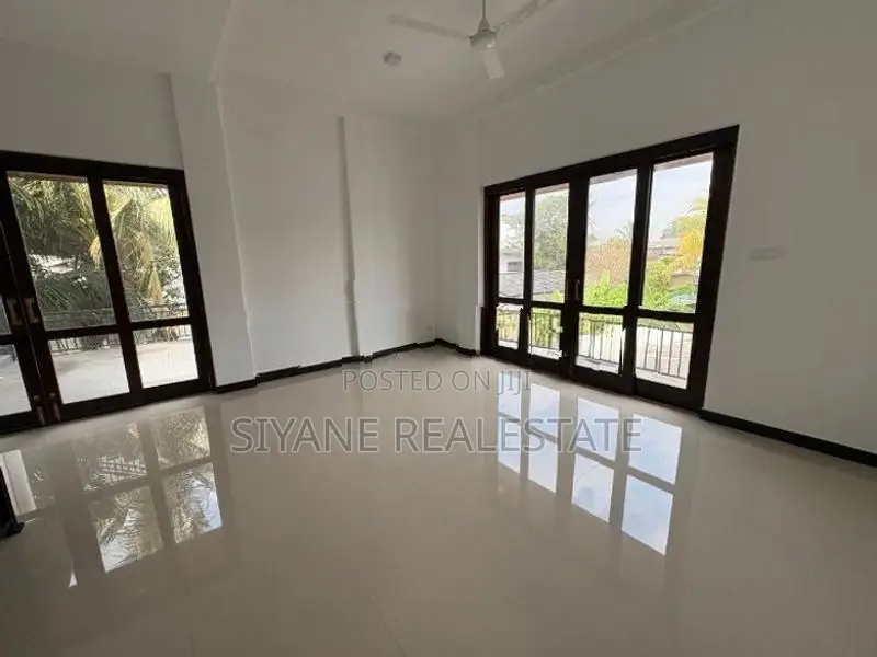 Modern Beautiful Luxury Living In Mount Lavinia