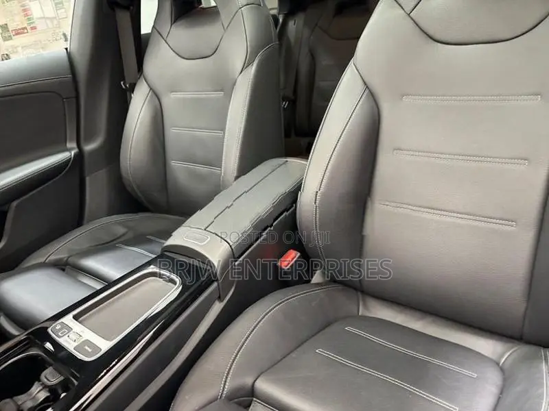 Mercedes Benz CLA 250 2025