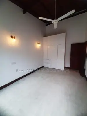 Colombo 8 : 3BR New Luxury House for Rent