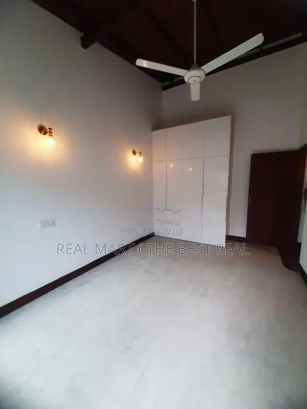 Colombo 8 : 3BR New Luxury House for Rent