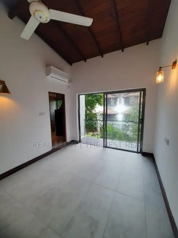 Colombo 8 : 3BR New Luxury House for Rent